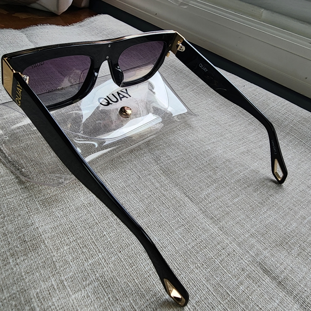 Quay Polarized Dollar Sign Sunnies - Black - Picture 4 of 8